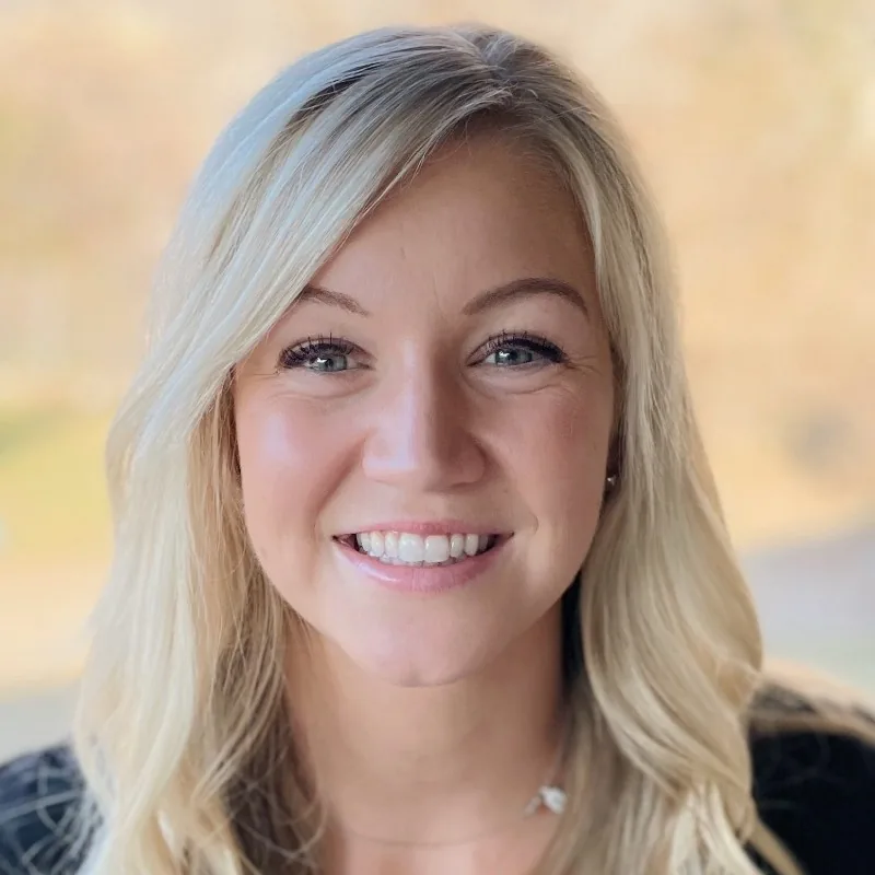 Carly MacLennan headshot
